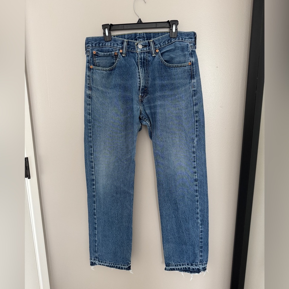 Levi’s 505 Straight Leg Jeans 34x30 Zipper Fly Raw Hem Medium Wash Vintage Vibe - Picture 7 of 8